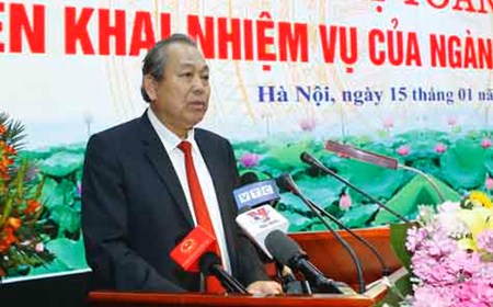 Phải chấm dứt tình trạng 'chạy chọt' trong việc tuyển dụng